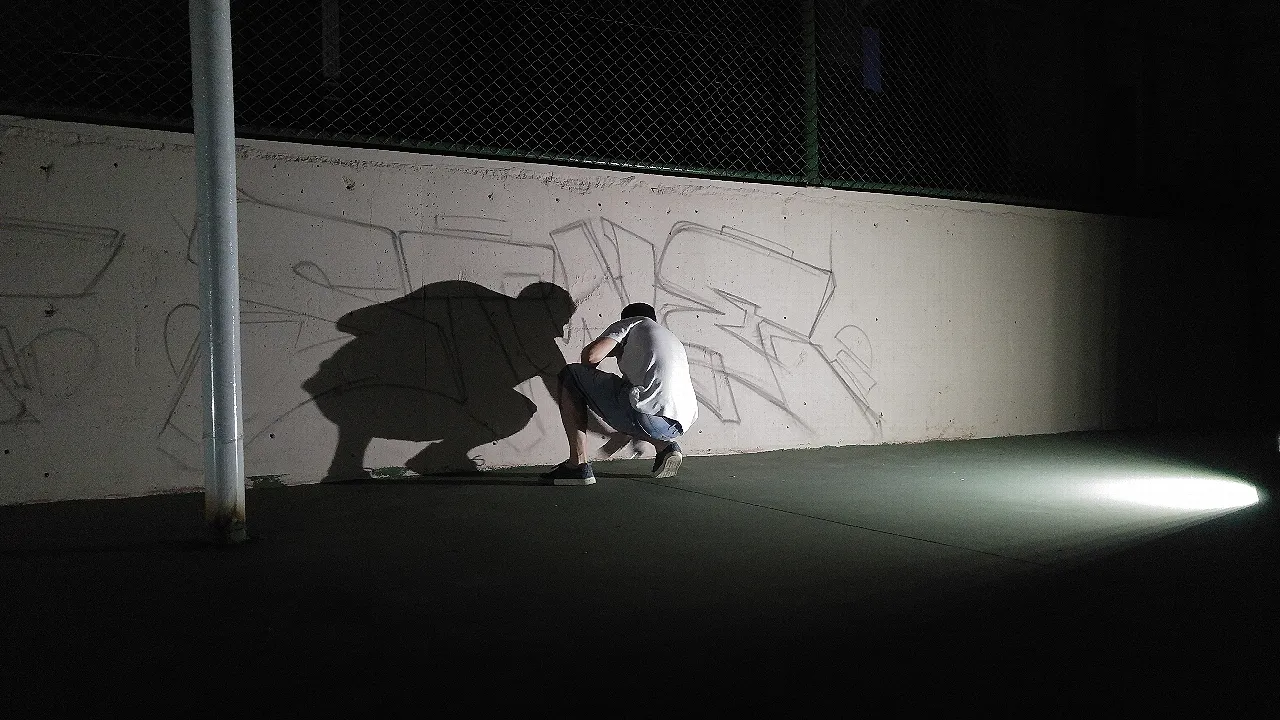 graffiti yapan kişi